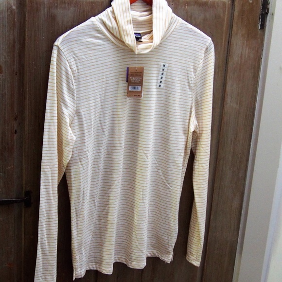 Patagonia Tops - NWT! Patagonia Mainstay Vineyard Stripe Turtleneck